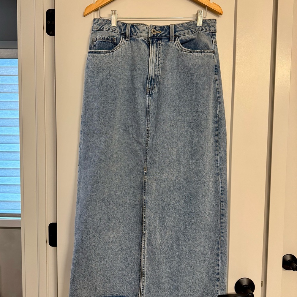 Classic Light Denim Midi Skirt with Raw Hem